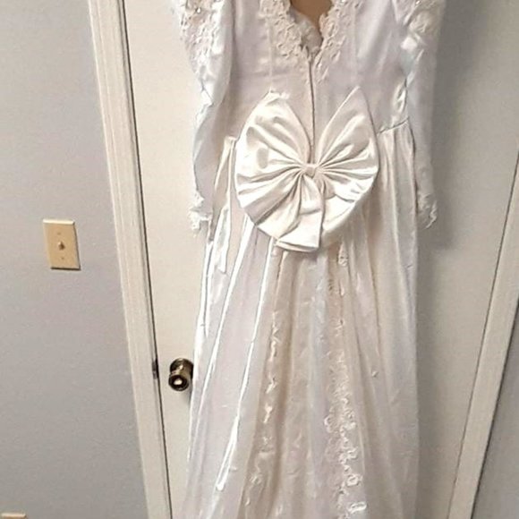 ALFRED ANGELO WEDDING GOWN / SIZE 12 - Picture 2 of 7